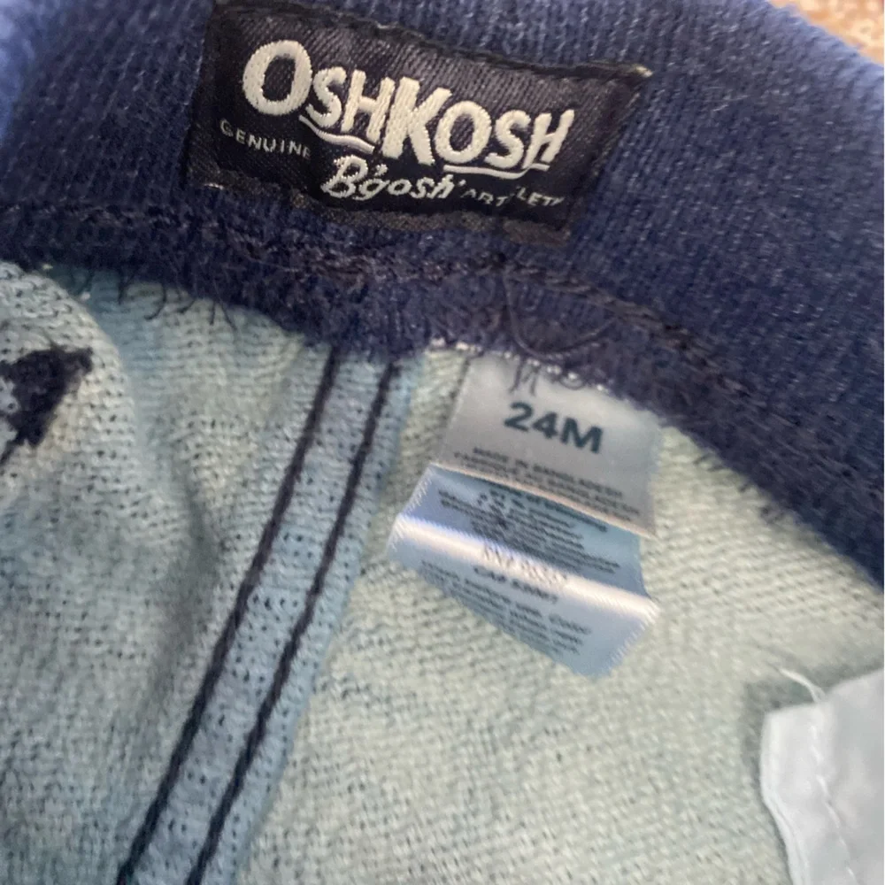 Bundle of Osh Kosh  & Carter’s Bodysuit,Jeans & Overalls Size 24M